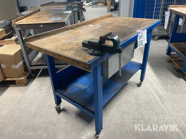 Arbejdsbord på hjul med skruestik