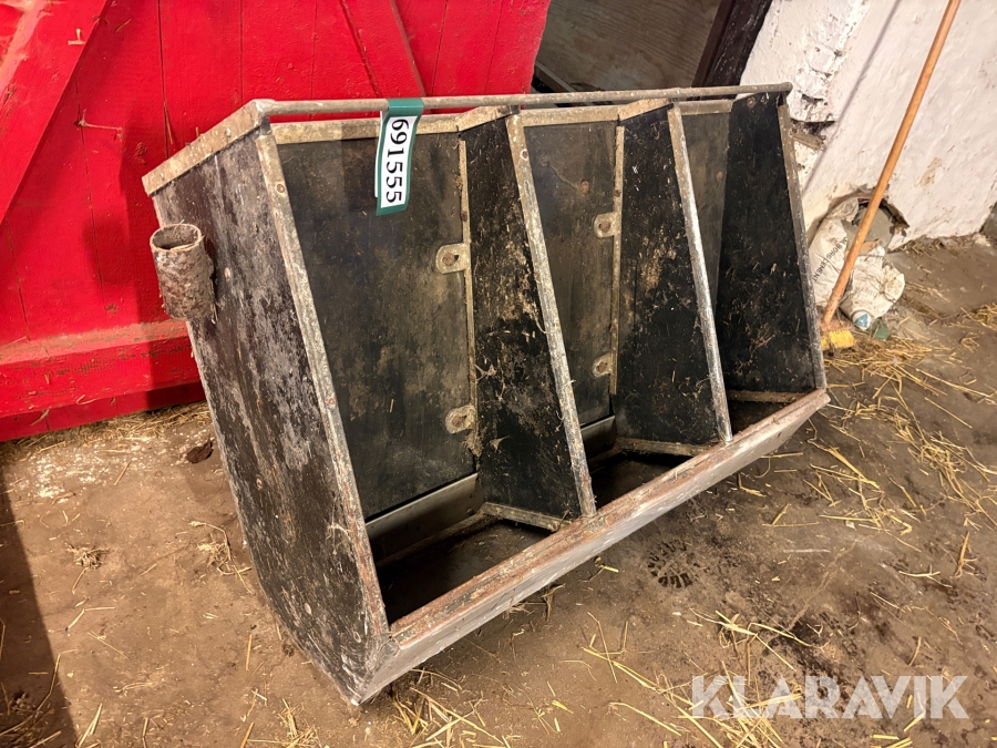 Fodertrug 6 styk med 3 rum i hver.