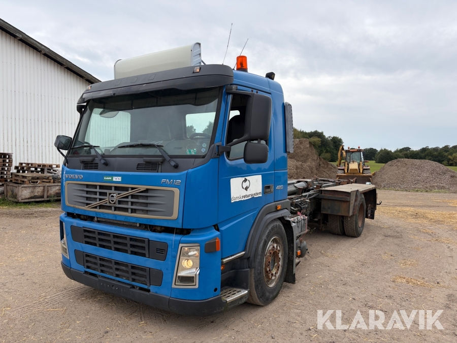 Lastbil Volvo FM12 med kroghejs