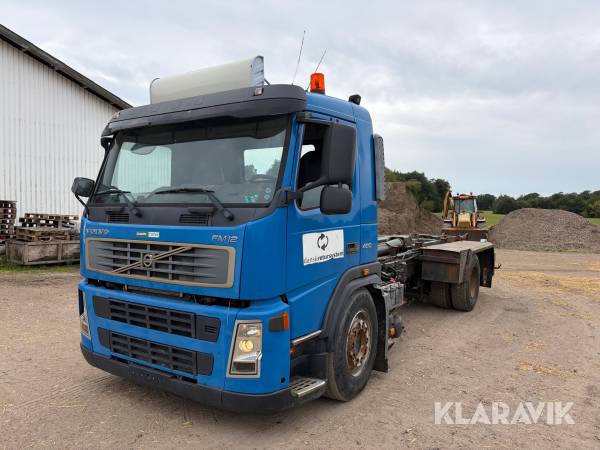 Lastbil Volvo FM12 med kroghejs