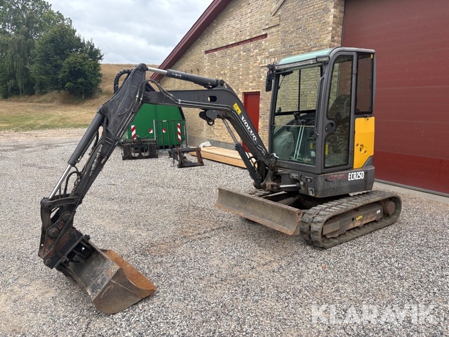 Minigraver Volvo ECR25D med skovle