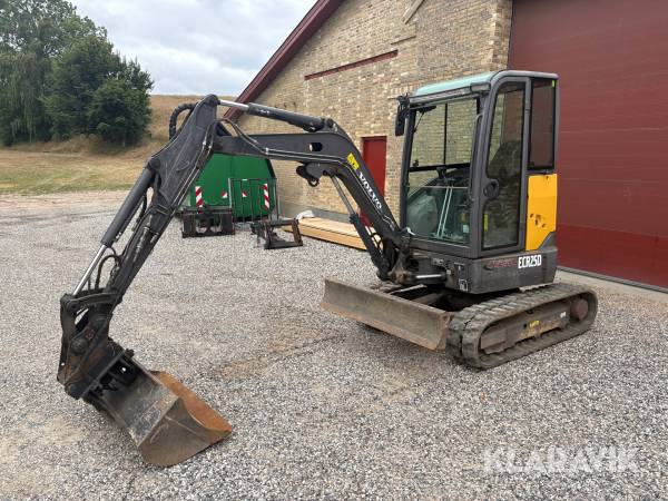 Minigraver Volvo ECR25D med skovle