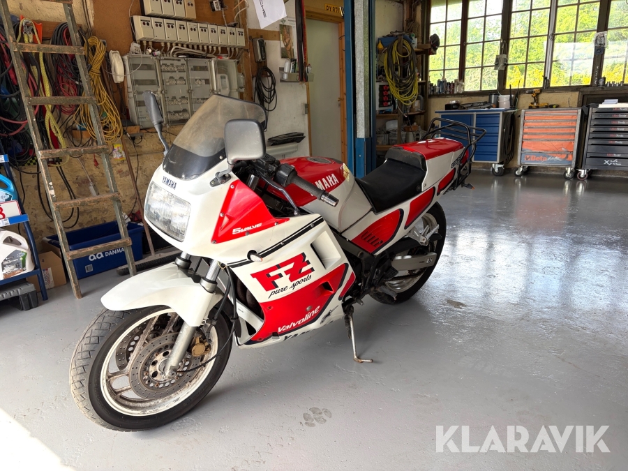 Motorcykel Yamaha FZ 750 pure sports Genesis