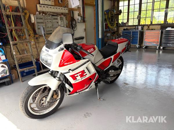 Motorcykel Yamaha FZ 750 pure sports Genesis