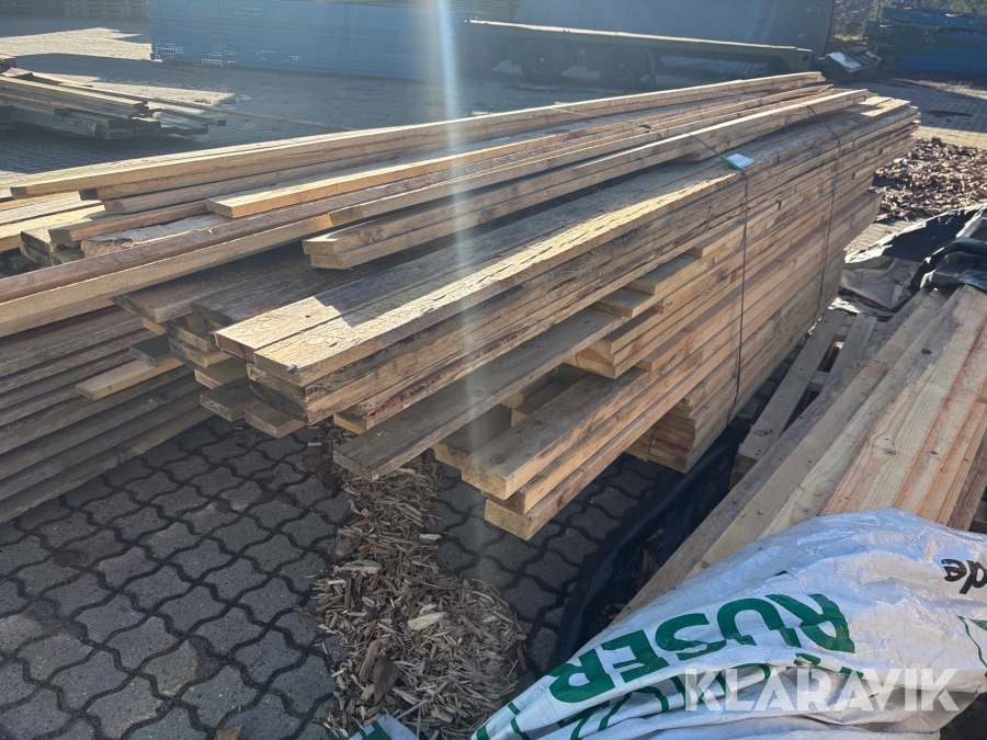 Overskudstræ cirka 220 styk