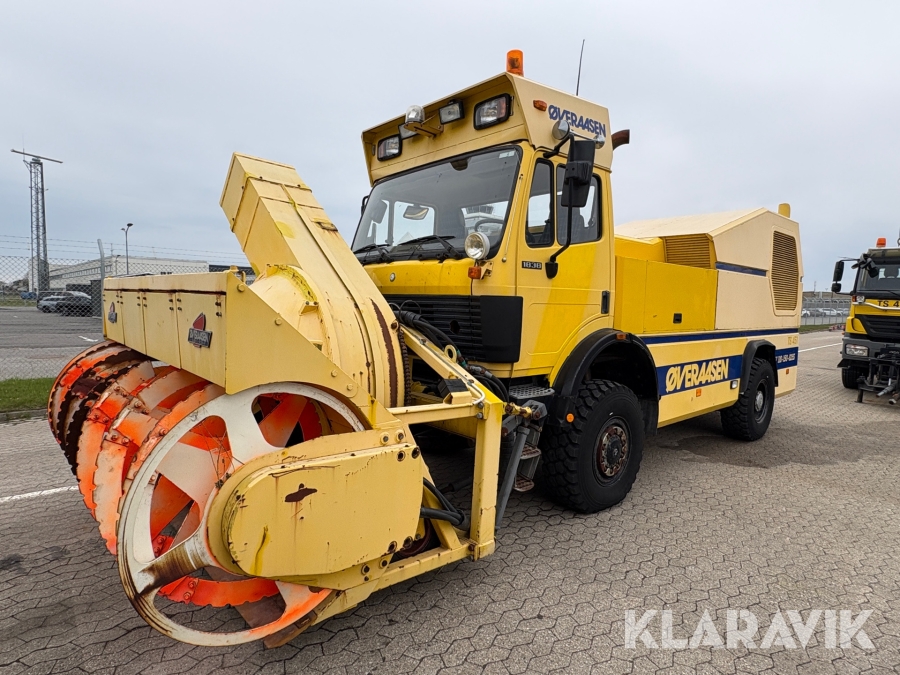 Lastbil Mercedes-Benz med Øveraasen sneslynge