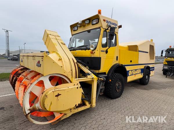 Lastbil Mercedes-Benz med Øveraasen sneslynge
