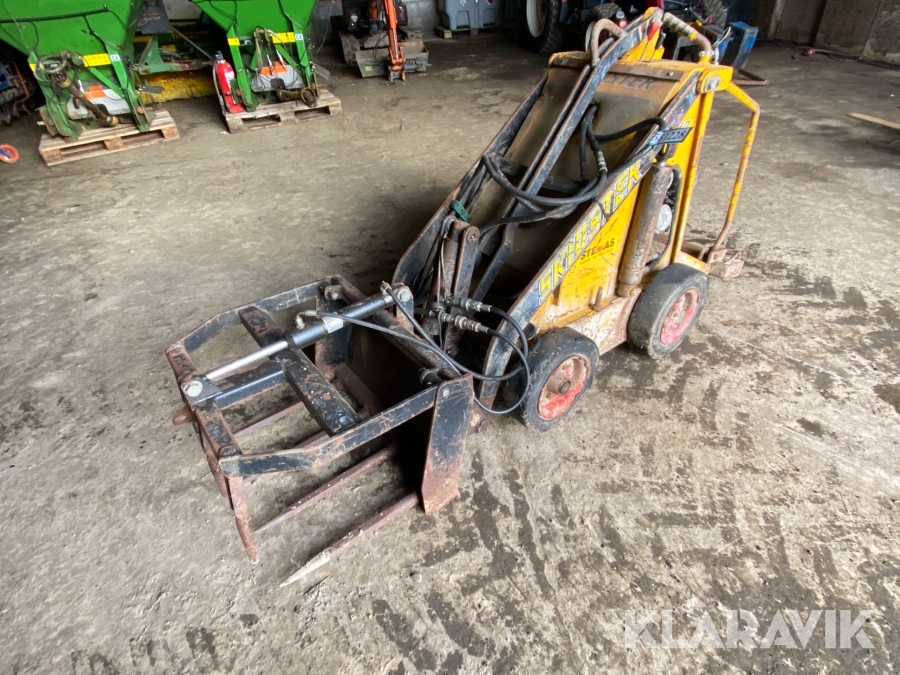 Skidster Mini Loader M10