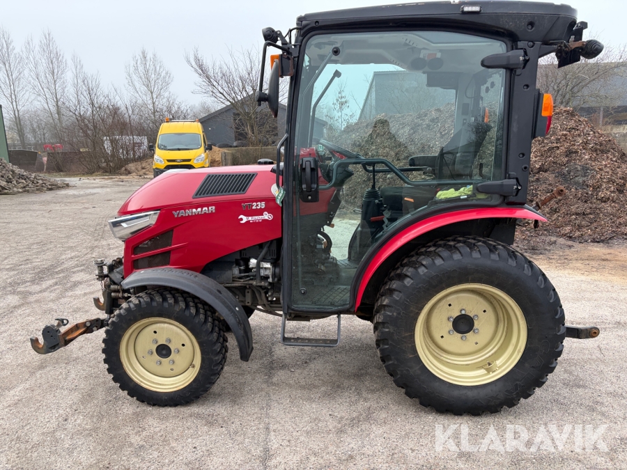 Traktor Yanmar YT235