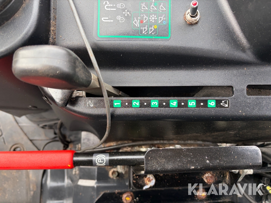 Traktor Yanmar YT235