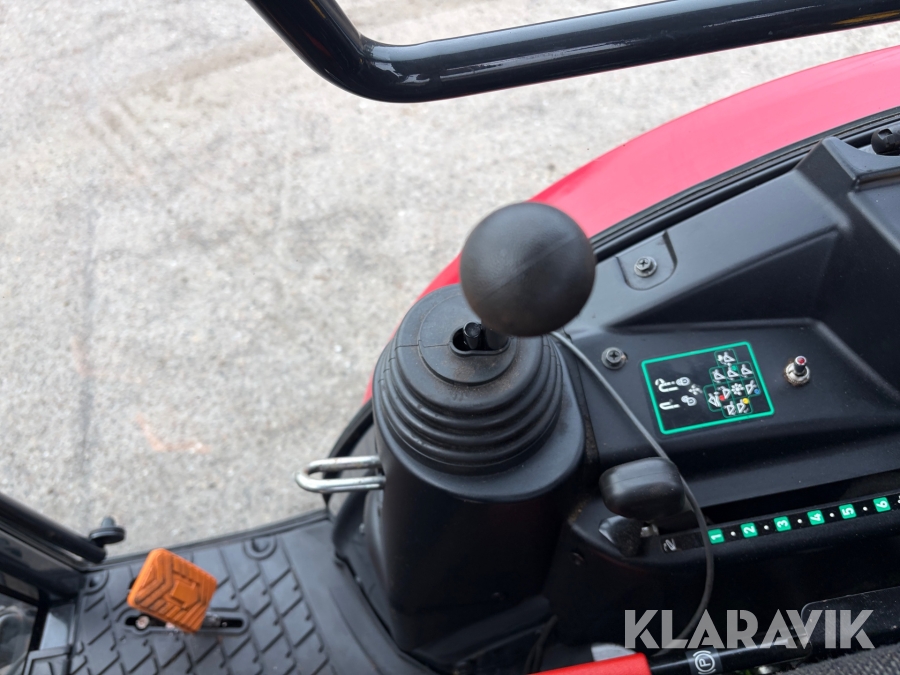 Traktor Yanmar YT235