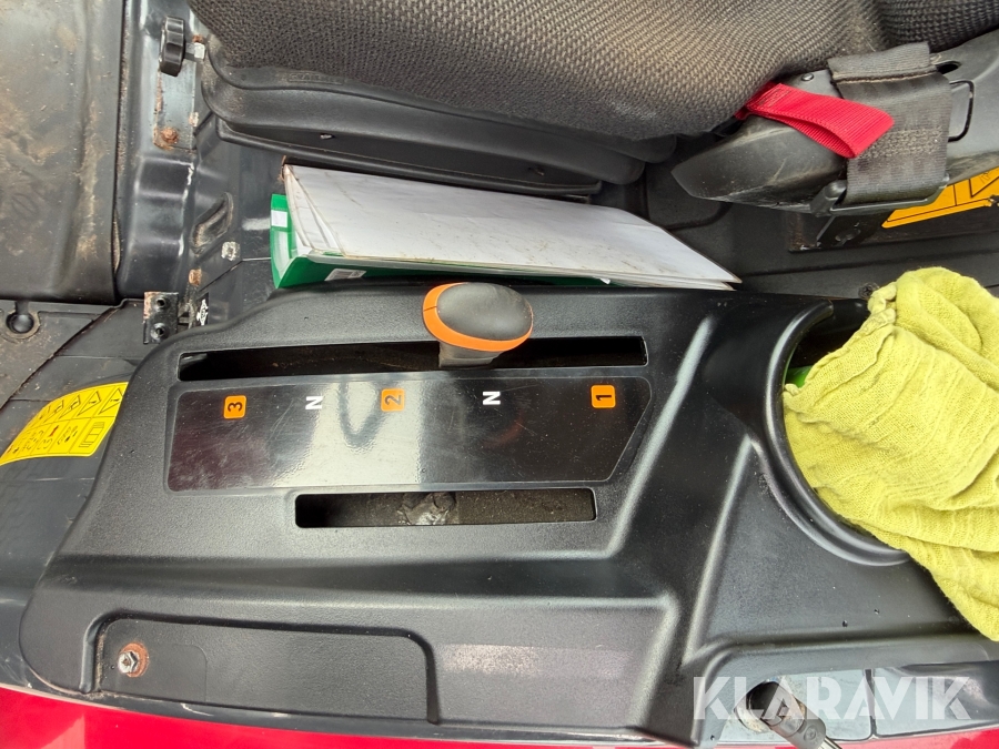 Traktor Yanmar YT235