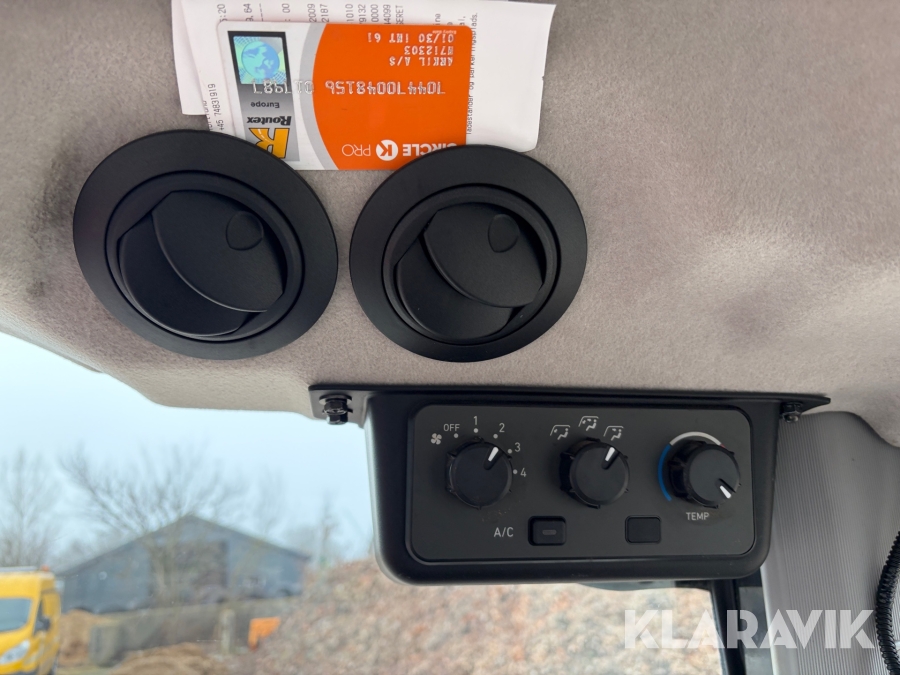 Traktor Yanmar YT235