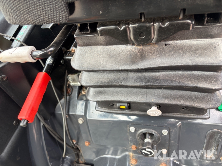 Traktor Yanmar YT235