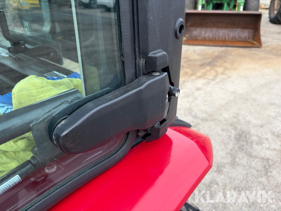 Traktor Yanmar YT235