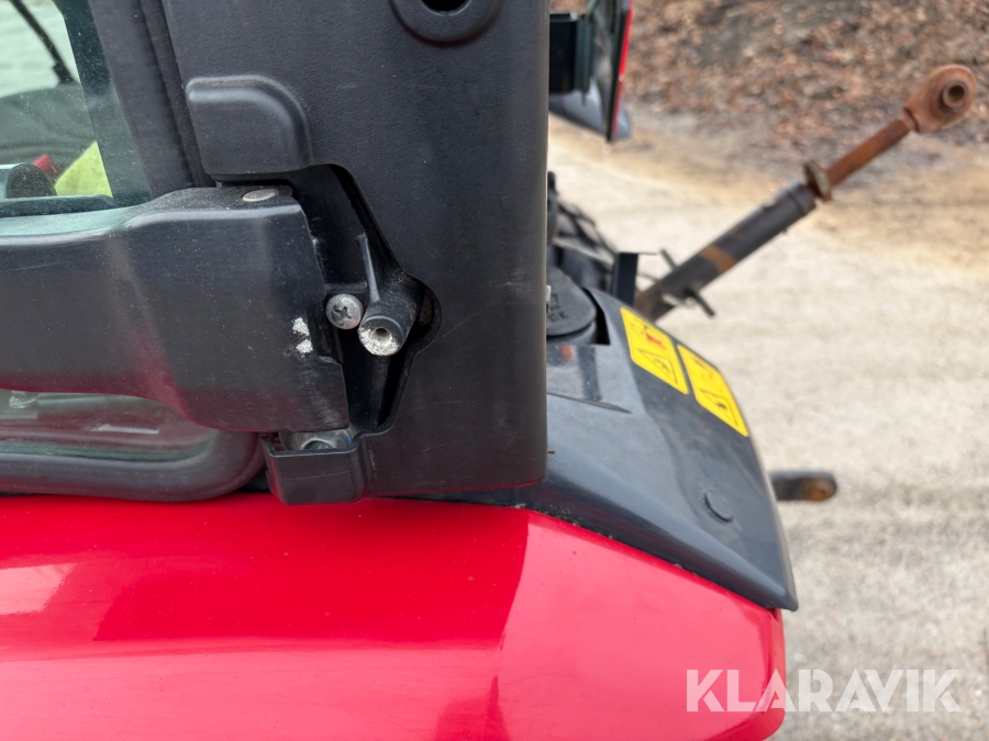 Traktor Yanmar YT235