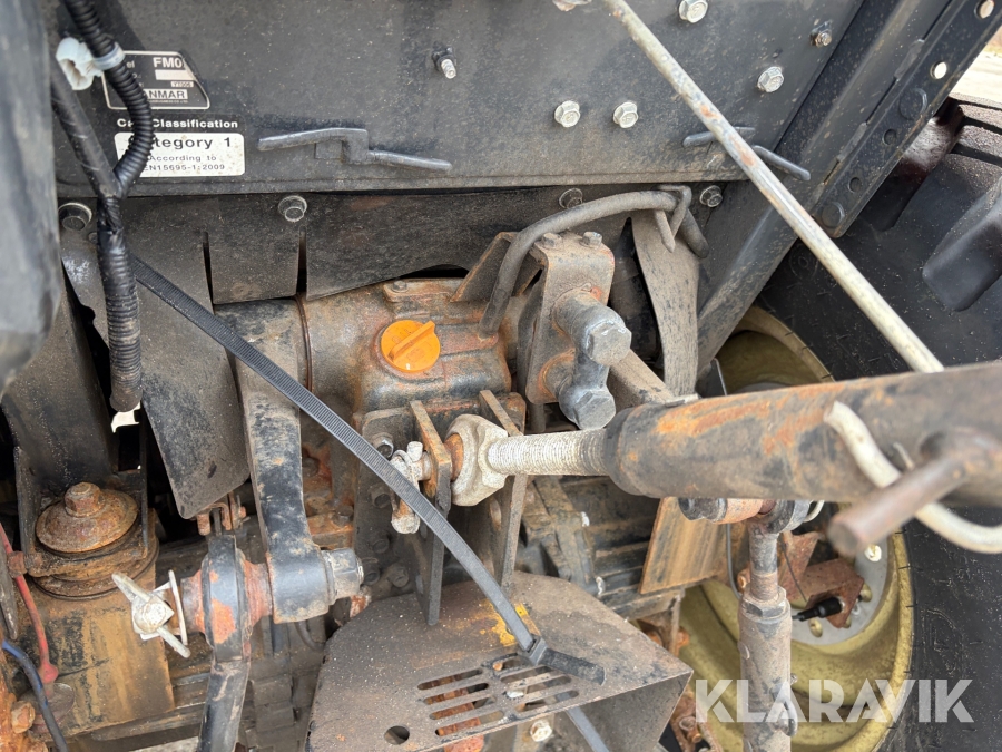 Traktor Yanmar YT235