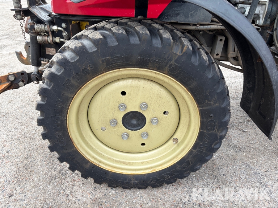 Traktor Yanmar YT235