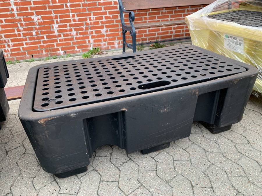 Spildbakke til olie