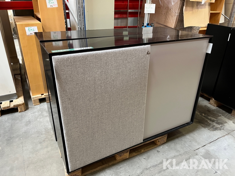 Møbler skydelåger og opslags tavle