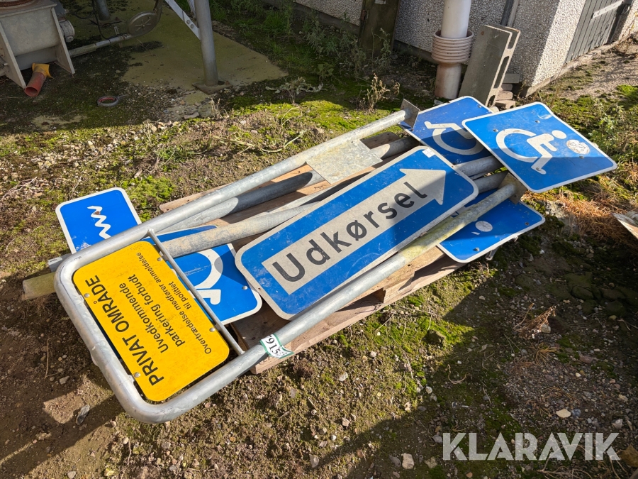 Vejskilte blandet palle
