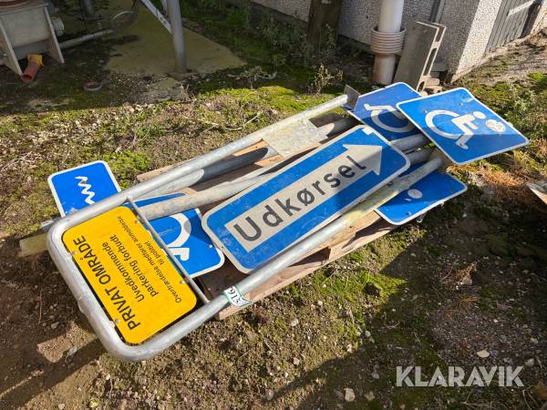 Vejskilte blandet palle