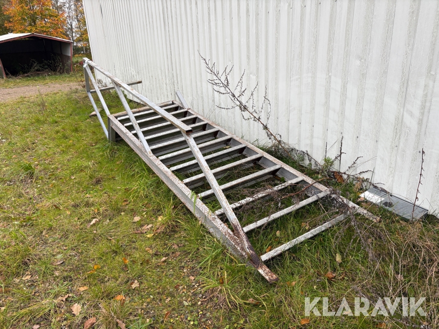 Trappe - 13 trins / 2.7m