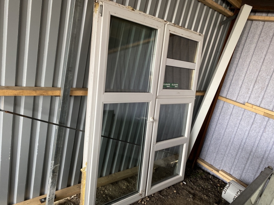 Dørparti med vindue