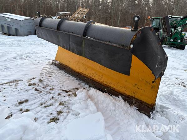 Hydraulisk sneplov med lastbilsbeslag