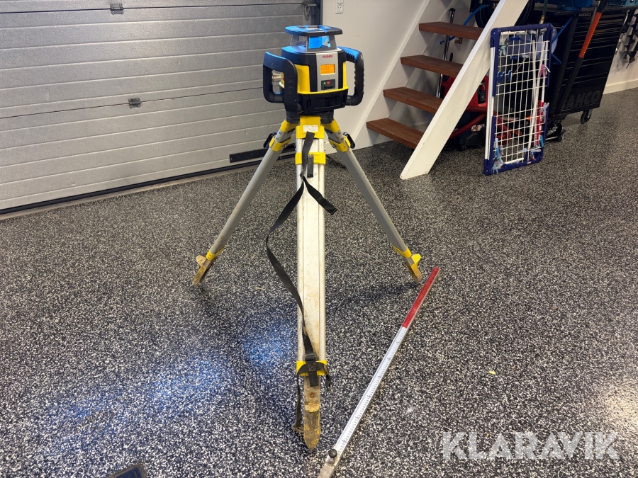 Rotationslaser Leica Rugby CLH med treben og målestok.