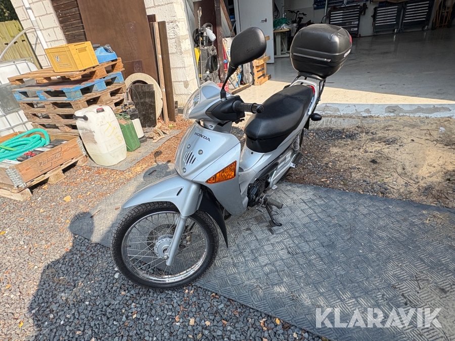Motorcykel Honda ANF125 Innova