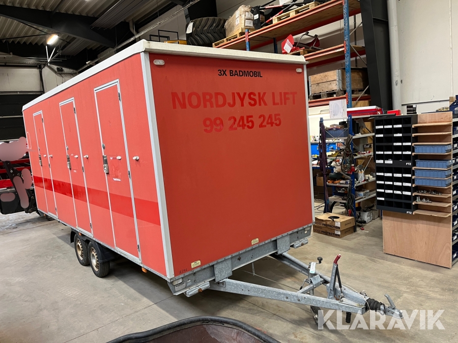 Badmobil Scanvogn 1400 med 3 toiletter og bad 1500kg