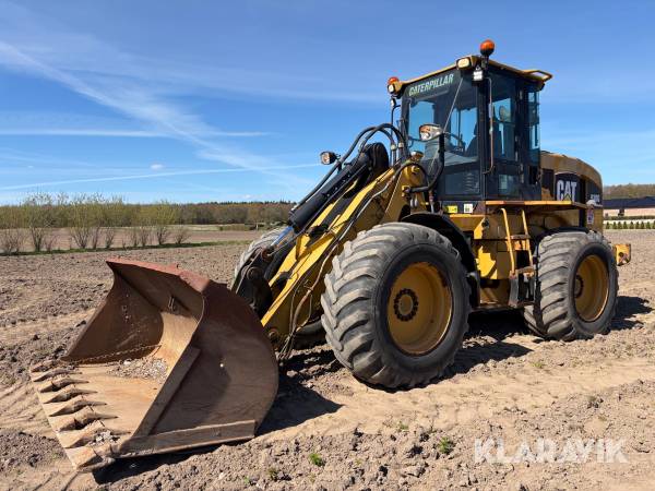 Gummiged Caterpillar 930G med skovl