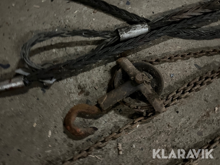 Kædetalje med stålstropper