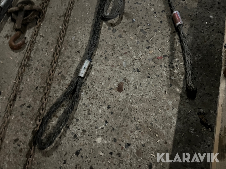 Kædetalje med stålstropper