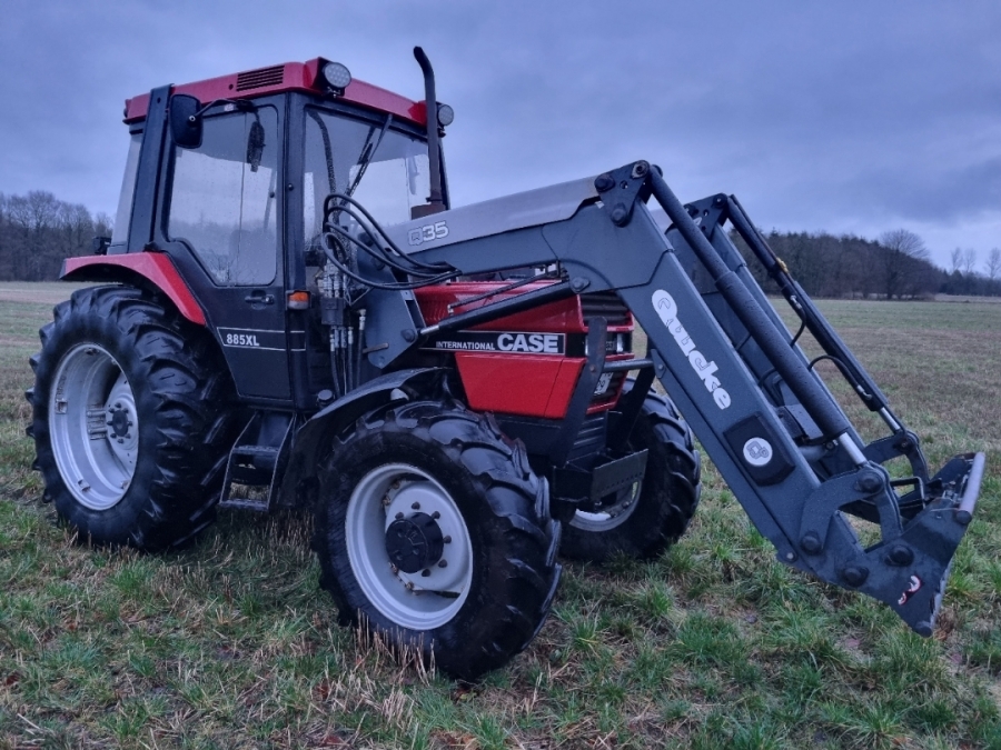  Traktor med frontlæsser 