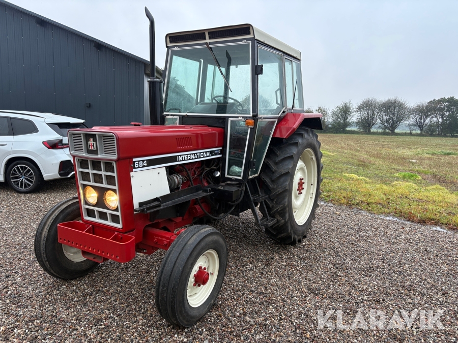 Traktor International 684