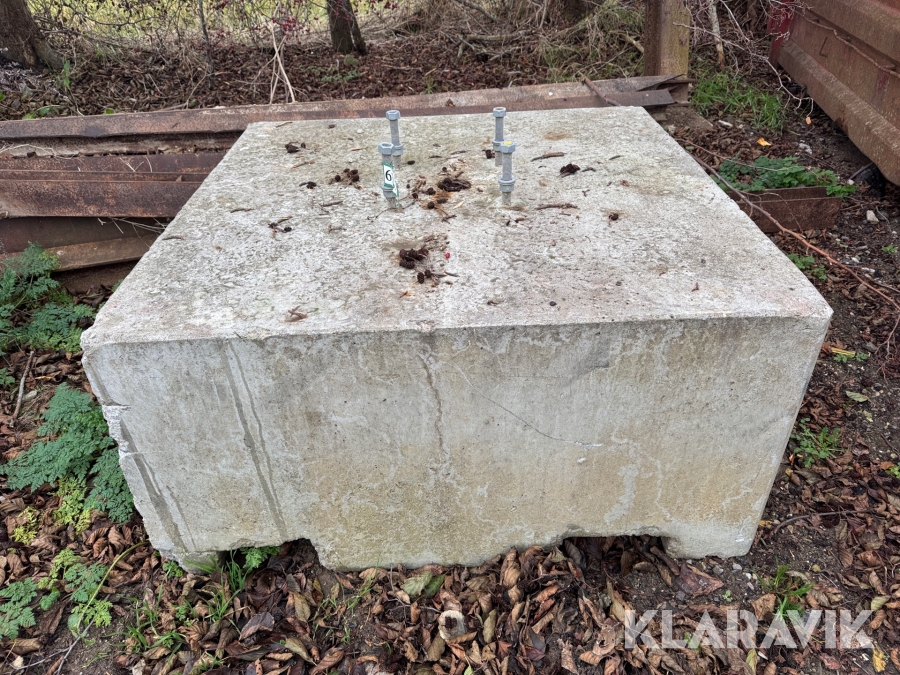 Mast 9 meter med betonfundament