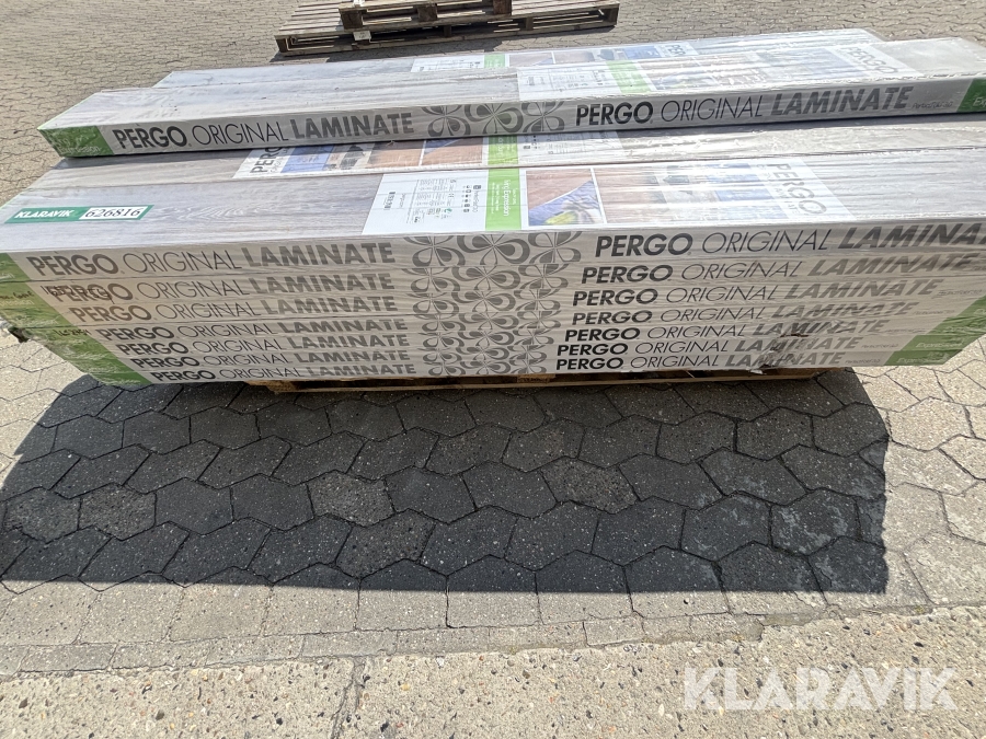 Laminatgulv Pergo Burnt Oak Plank 205 × 2050 × 9,5 mm Ca. 28 pakker (70,6 m2)
