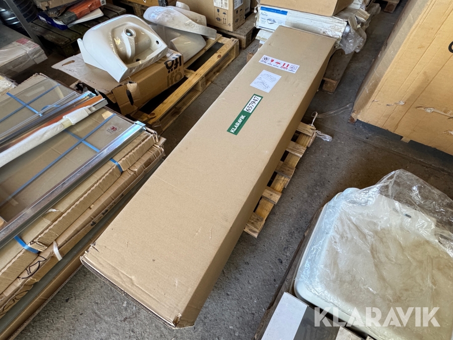 Højskab i mørk eg Strømberg