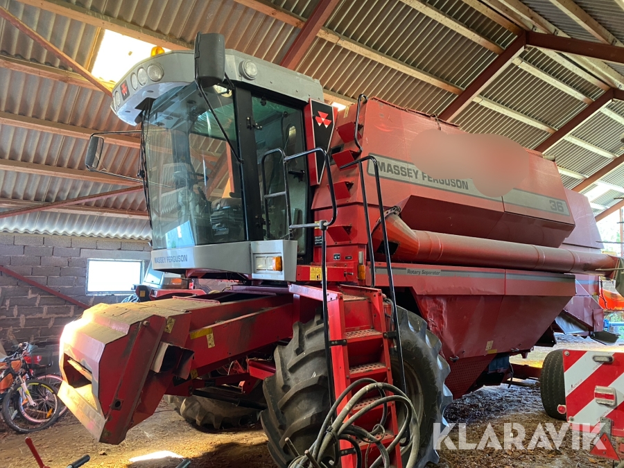 Mejetærsker Massey Ferguson MF 36 med skæreborde