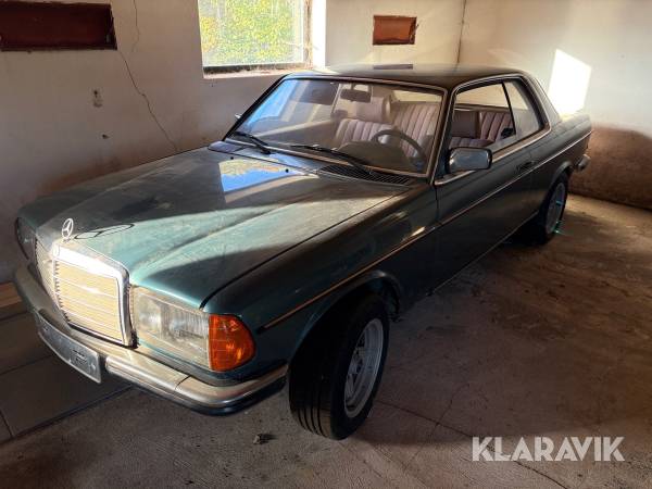 Veteranbil Mercedes-Benz 230 CE - 123C