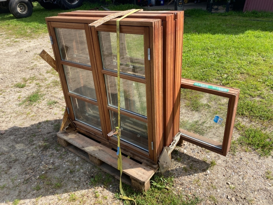 Palle med 4 mahogni vinduer