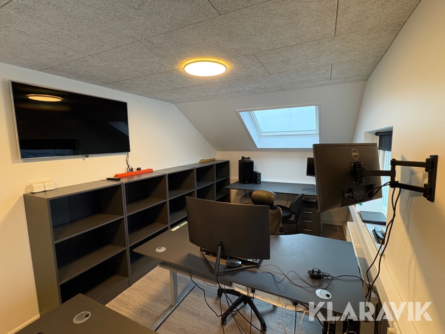 Arbejdsstationer med reoler og TV - 2 styk