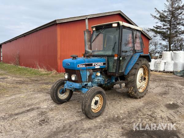 Traktor Ford 4830