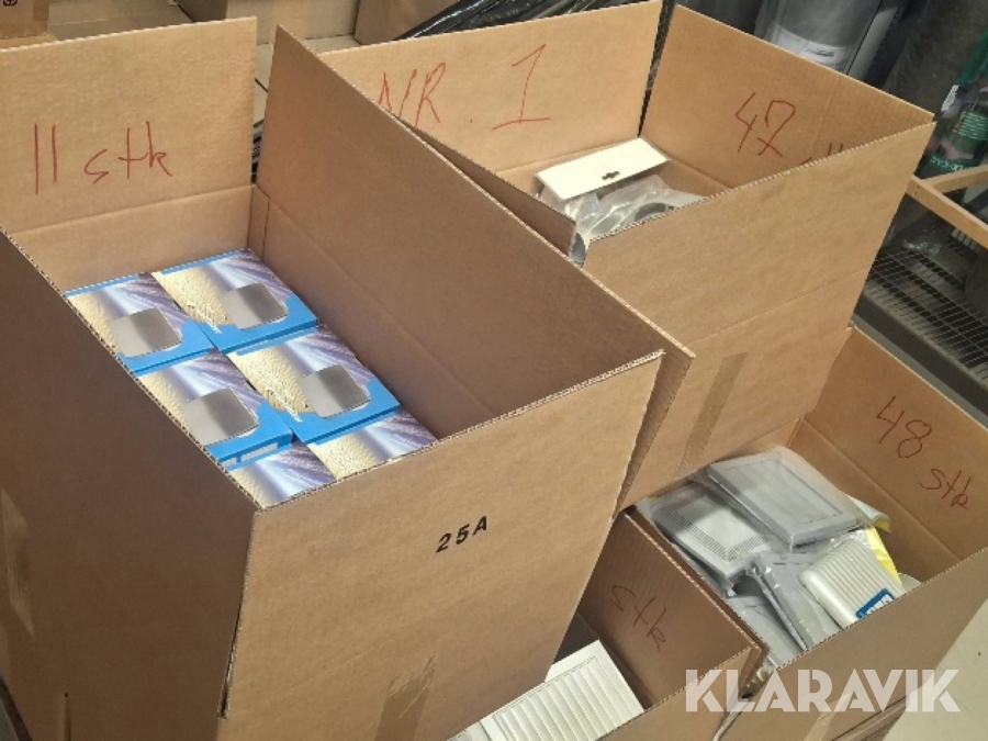 Ventilationstilbehør cirka 200 enheder samlet