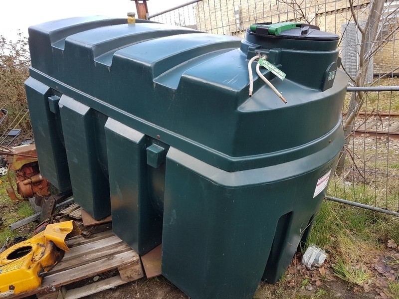 Diesel tank 2500 liter pæn og ren