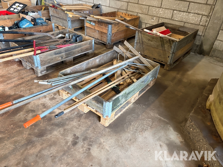 Lot med koste og retteskinner 2 paller