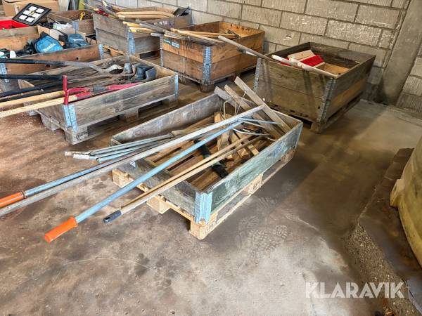 Lot med koste og retteskinner 2 paller