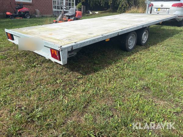 Trailer Variant 3525P5